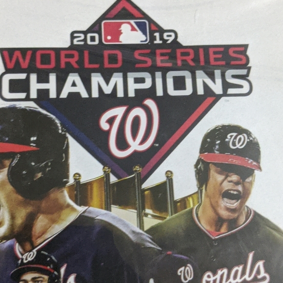 2019 World Series Championship (NWT) - Picture 3 of 5